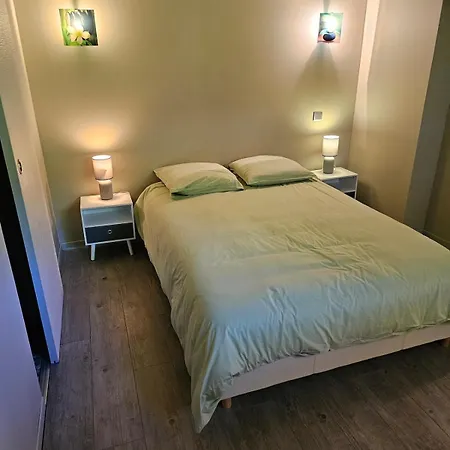 Independent Apartment, Quiet, Forest And Pool * Chancelade