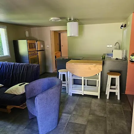 Independent Apartment, Quiet, Forest&pool * Chancelade