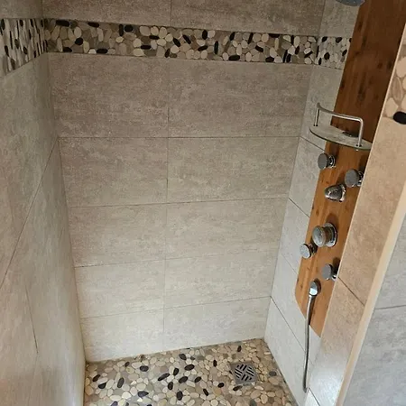 Independent Apartment, Quiet, Forest&pool