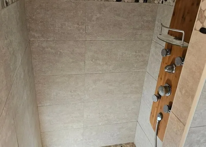 Independant : Tranquillite, Foret Et Piscine